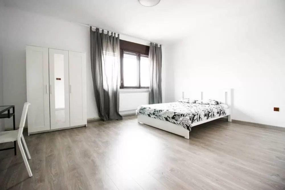 4 Zimmer Zentrale Wohnung zu vermieten 1