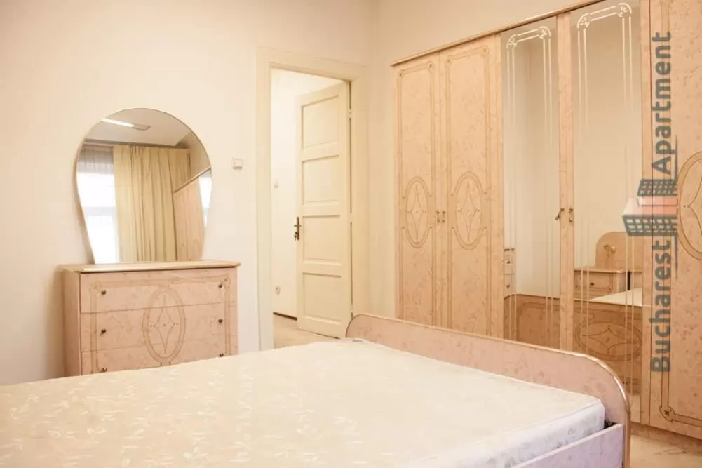 For Sale 4 Rooms Piata Romana 1