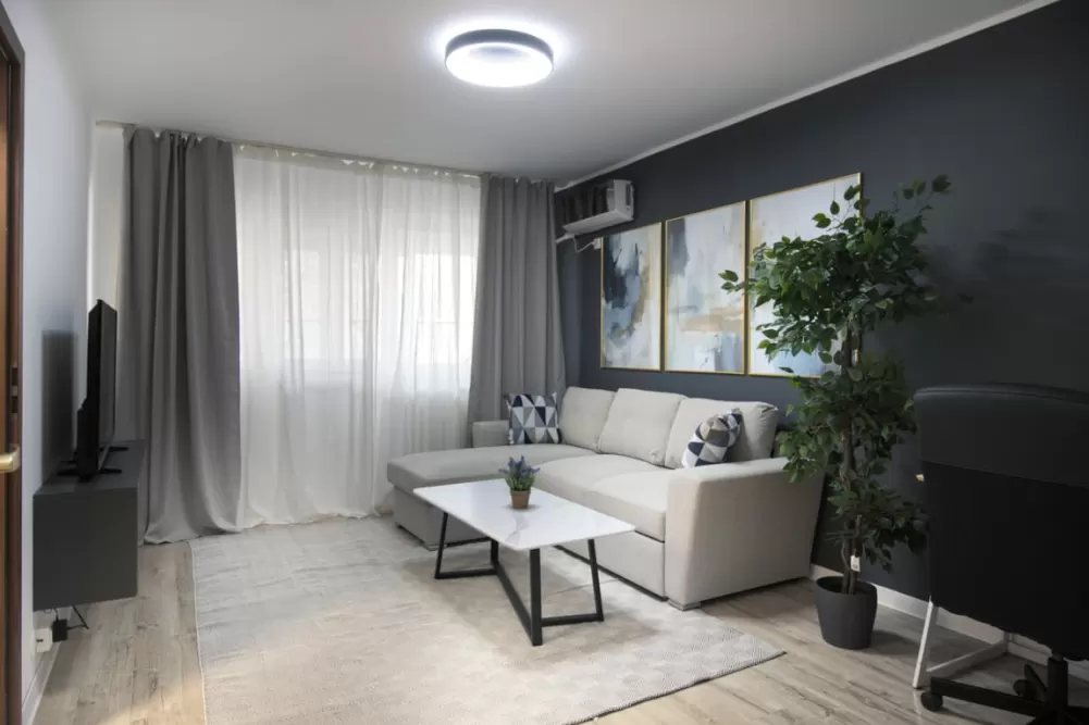 2 Rooms Apartment Next to Park 1