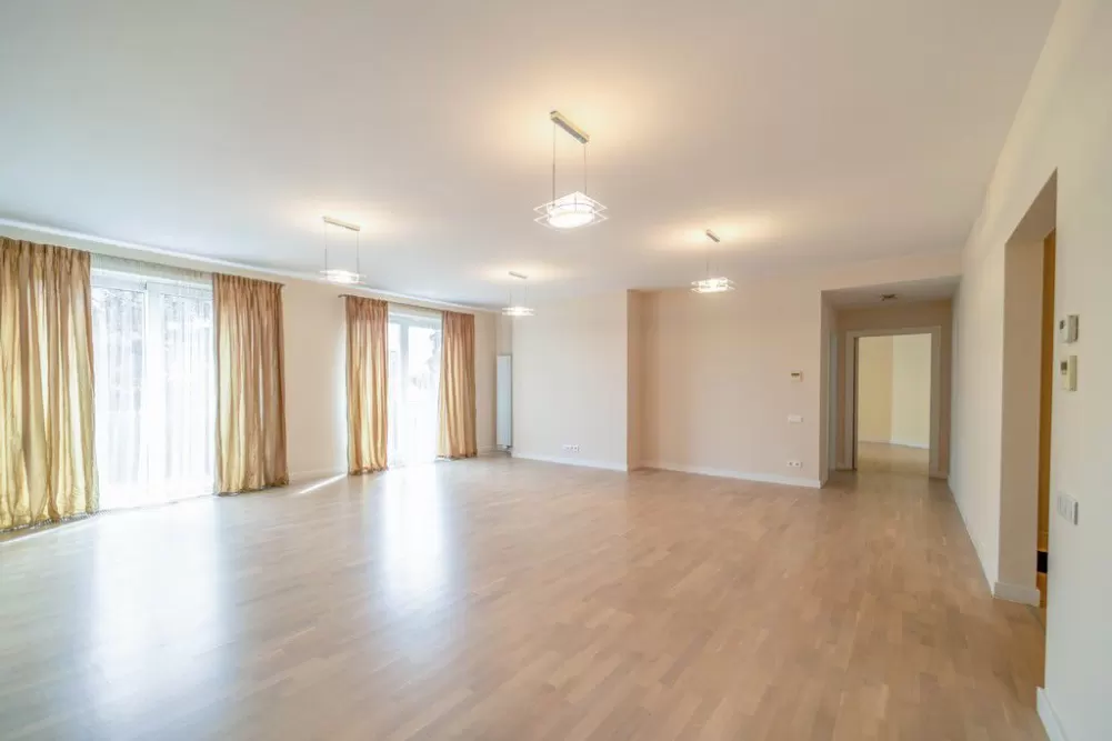 4 Zimmer unmöblierte Wohnung Kiseleff Park 1
