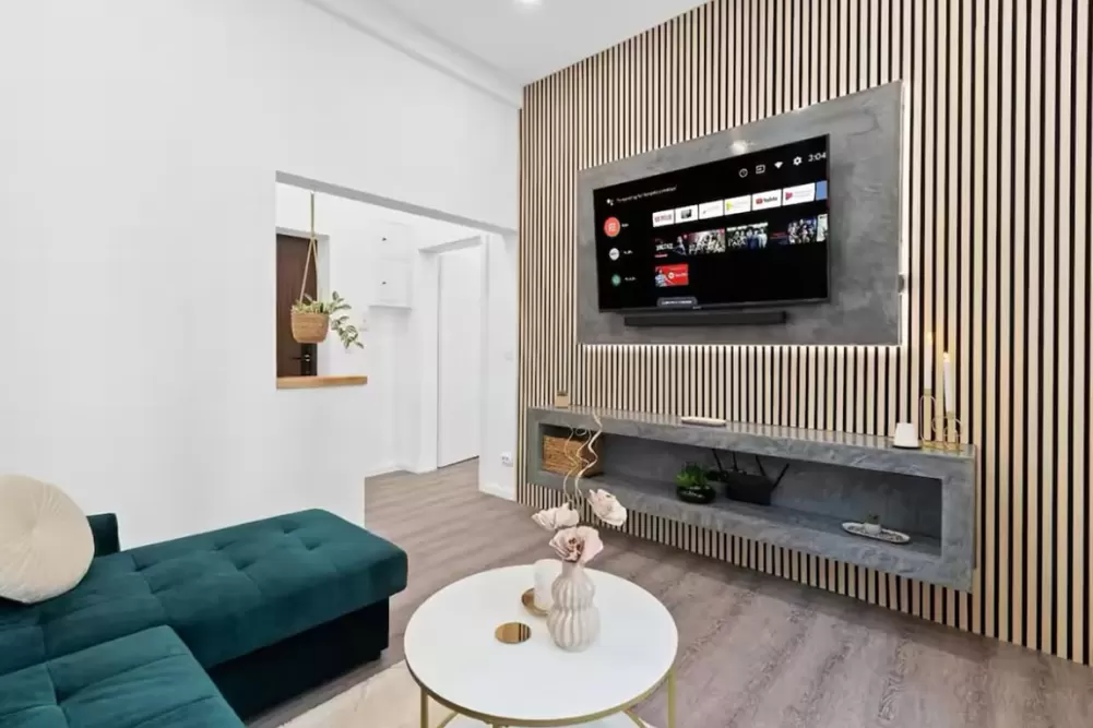 Renovated 2 Rooms Apartment Old Town 1