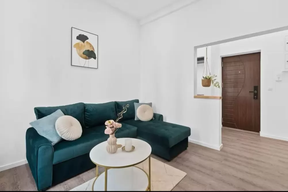 Renovated 2 Rooms Apartment Old Town 2