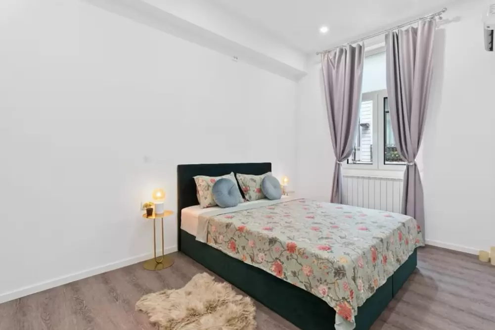 Renovated 2 Rooms Apartment Old Town 8