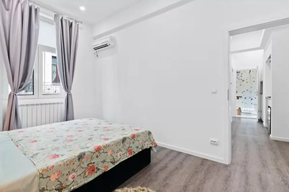 Renovated 2 Rooms Apartment Old Town 10