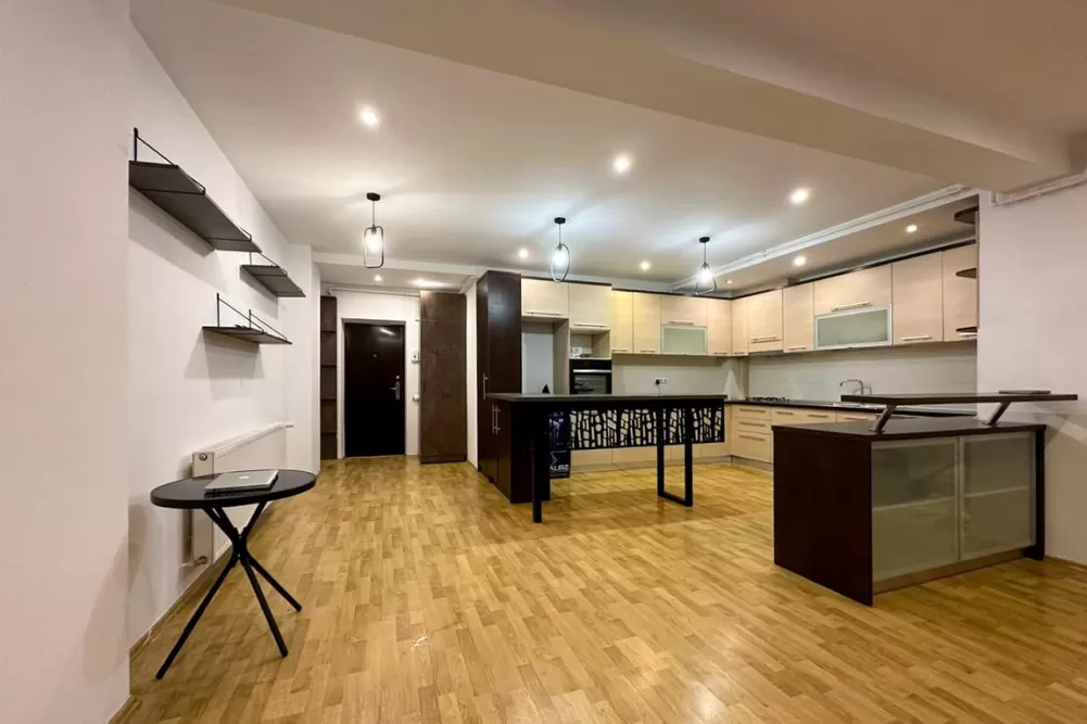 4 Zimmer Pipera Apartment mit 2 Balkonen 1