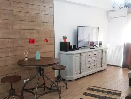 3 Rooms University Square